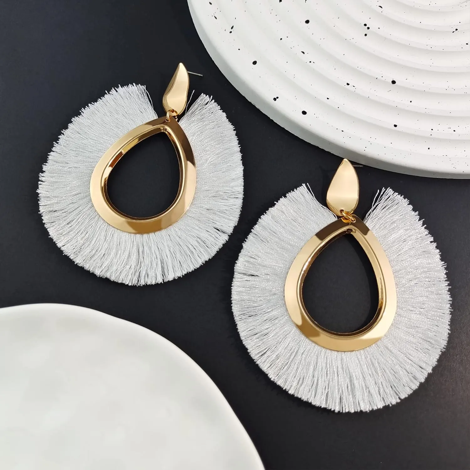 COIRIS Tassel Hoop Earring, Bohemian Statement Thread Dangle Earrings, Silky Thread Tassel Strand Fringe Statement Hoop Earrings for Women Girls Daily Wear Fashion Jewelry