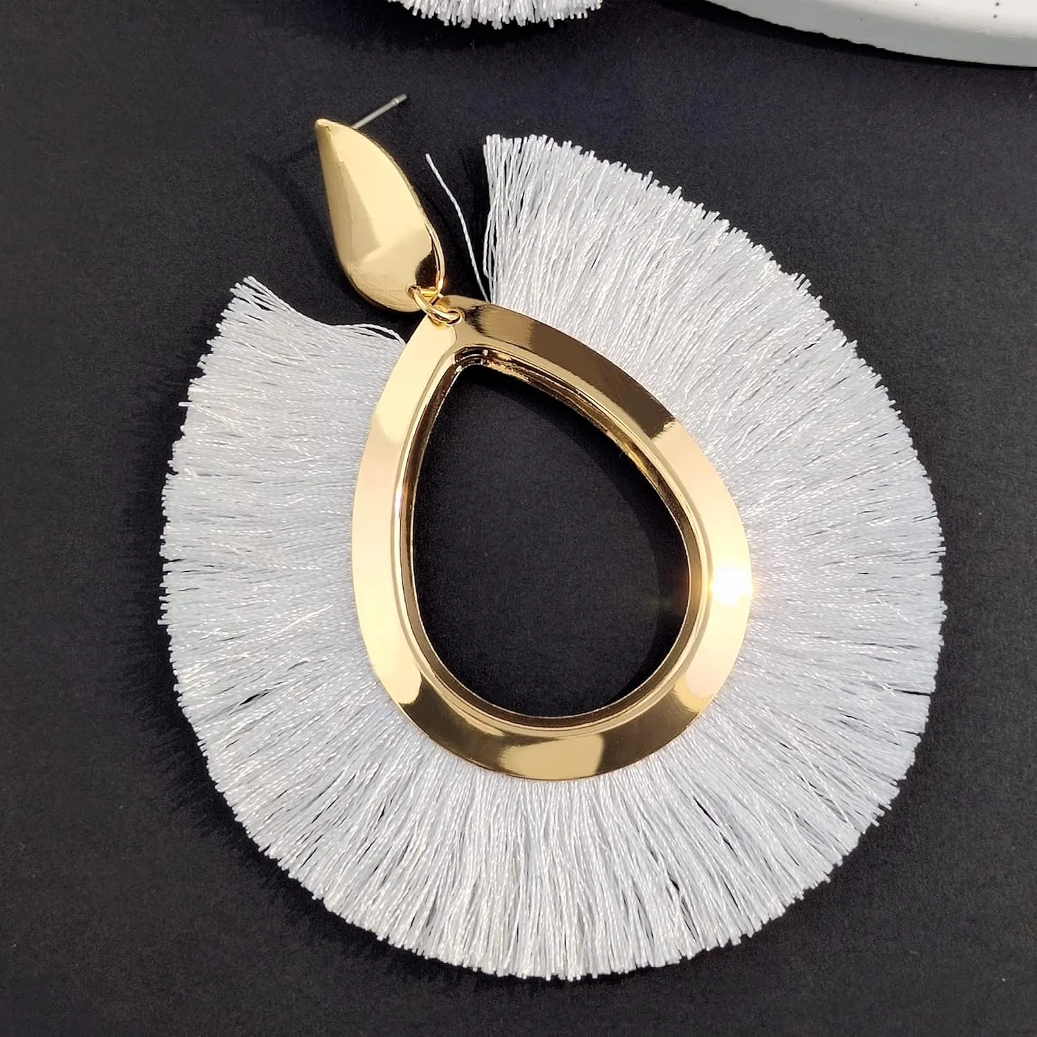 COIRIS Tassel Hoop Earring, Bohemian Statement Thread Dangle Earrings, Silky Thread Tassel Strand Fringe Statement Hoop Earrings for Women Girls Daily Wear Fashion Jewelry