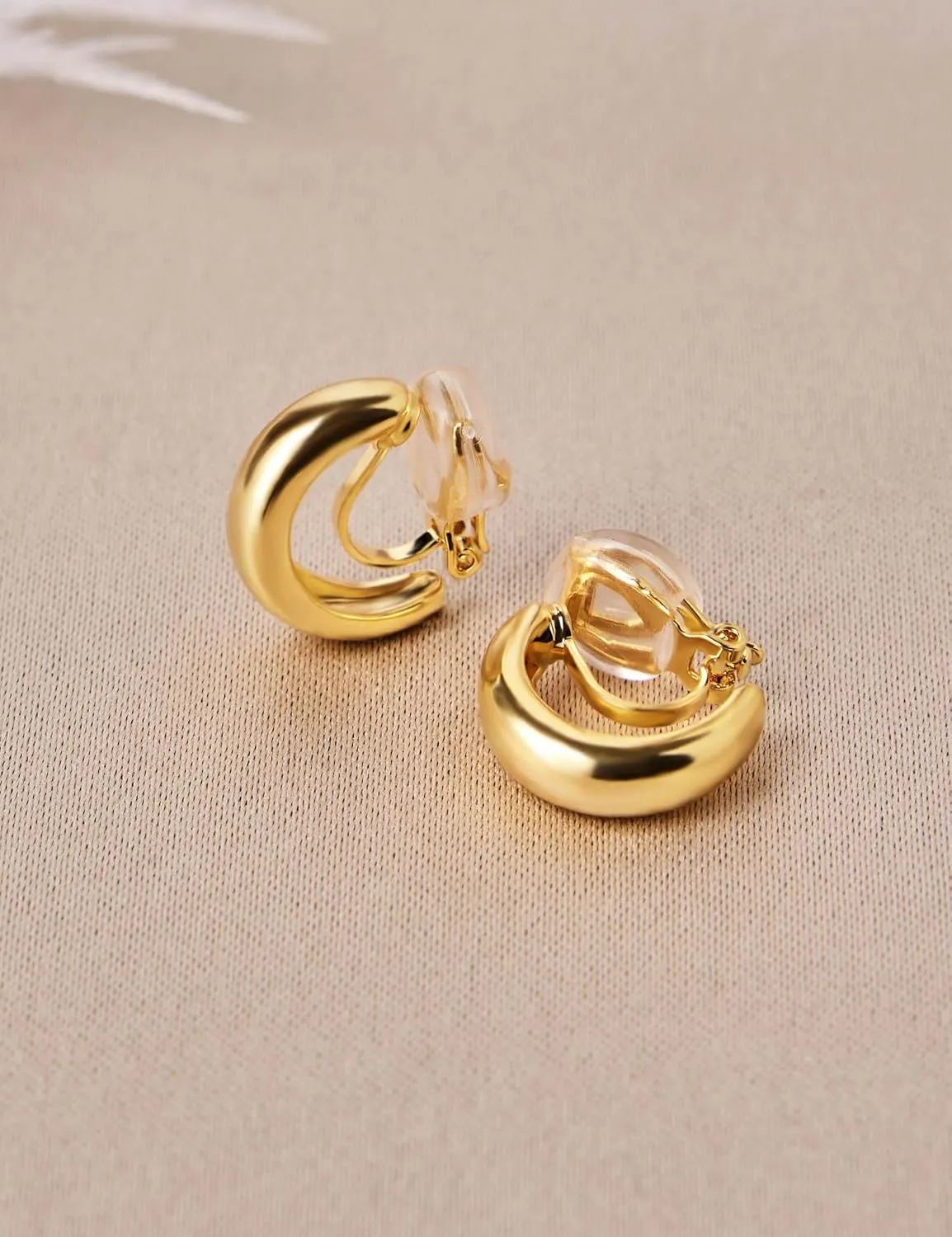 FAN&LOUIS Gold Clip On Hoop Earrings,14K Gold Plated Chunky Gold Small Huggie Hoops Clip-On Earrings for WomenSmall Wide Round Hoop Clip On Earrings
