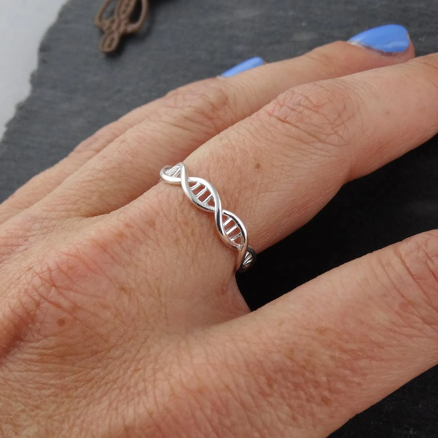 FashionJunkie4Life Sterling Silver DNA Molecule Double Helix Ring Band, Sizes 6-10