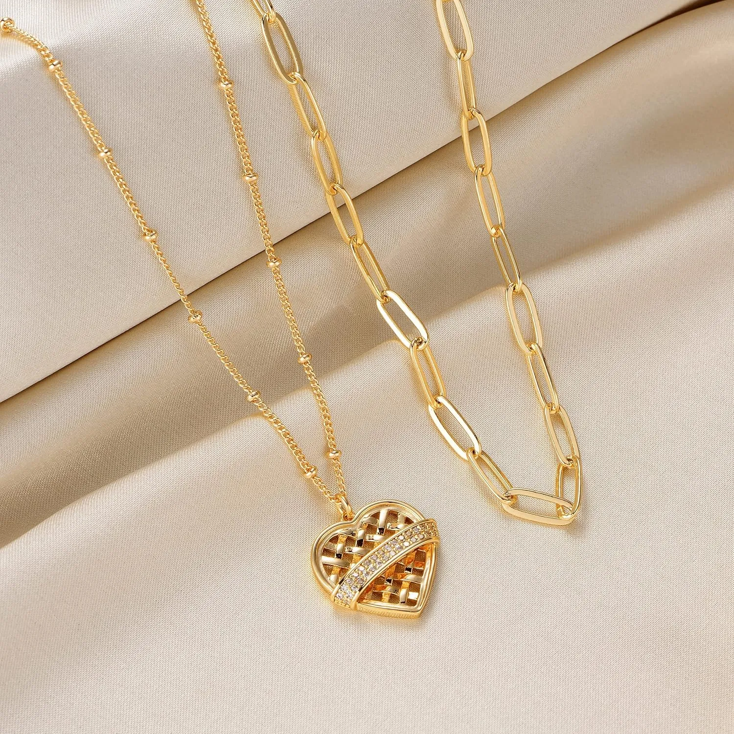 Fettero Initial Heart Necklace 18K Gold Plated Dainty Letter Pendant Necklace Letter Necklace for Women Love Heart Tiny Jewelry