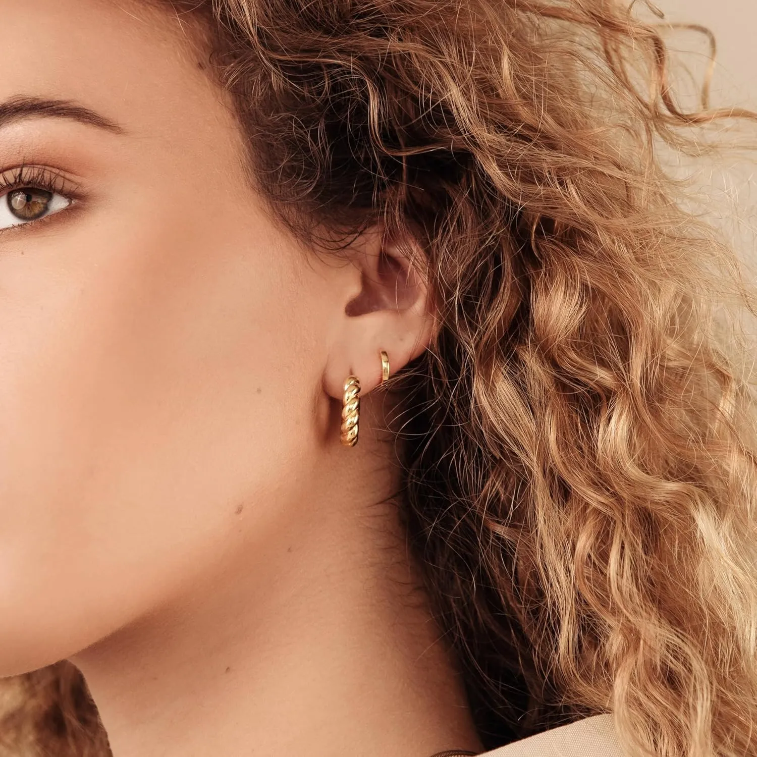 Gold Earrings for Women, Dainty Chunky Gold Earrings 14K Gold Plated Twisted Hoop Earrings Small Hypoallergenic Gold Square Earrings for Women Trendy Gold Jewelry Gifts