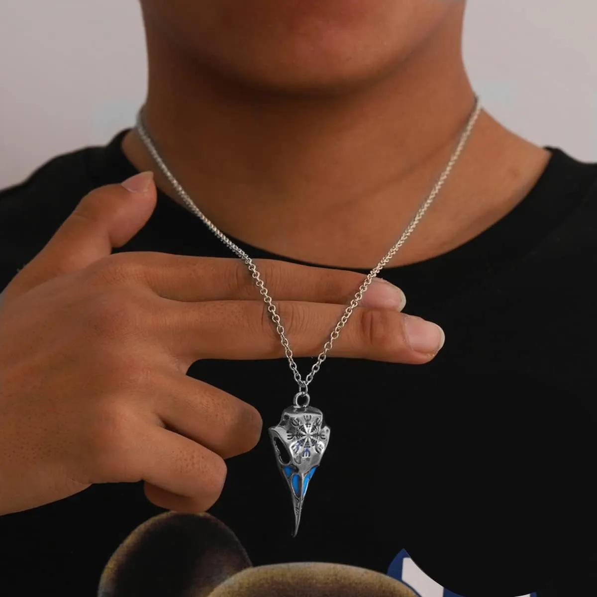 Luminous Raven Skull Pendant Necklaces.Gothic Bird Skull Pendant Necklace Creative Viking Necklace Fashion Jewelry Gifts for Men Best Friends