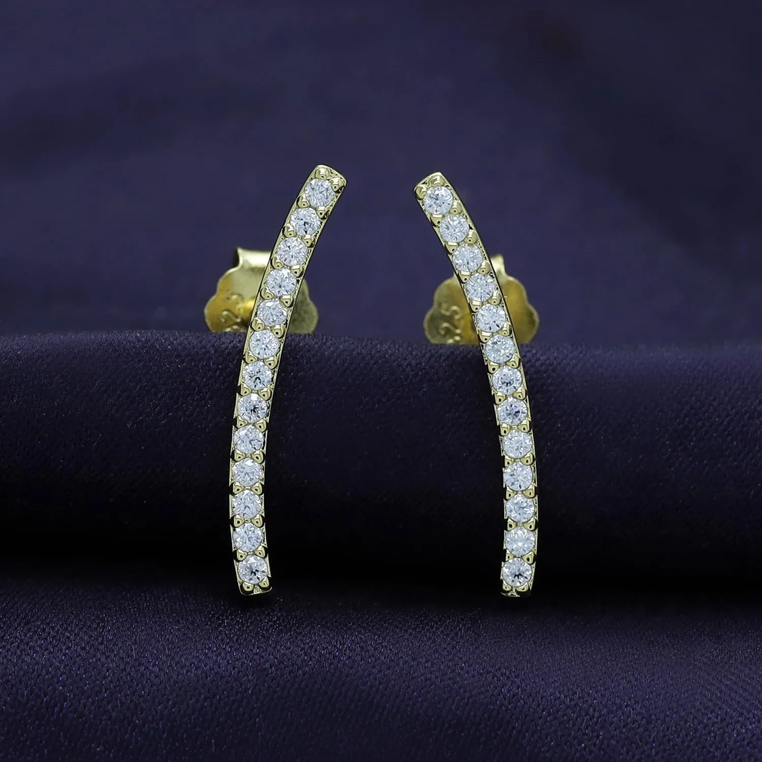 SAVEARTH DIAMONDS 18k Gold Plated Sterling Silver Post Moissanite Diamond Ear Crawler Earrings | Ear Climber Earrings For Women | Trendy Jewelry Gifts For Her