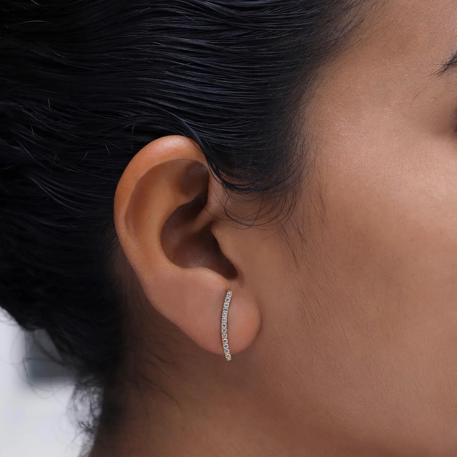 SAVEARTH DIAMONDS 18k Gold Plated Sterling Silver Post Moissanite Diamond Ear Crawler Earrings | Ear Climber Earrings For Women | Trendy Jewelry Gifts For Her
