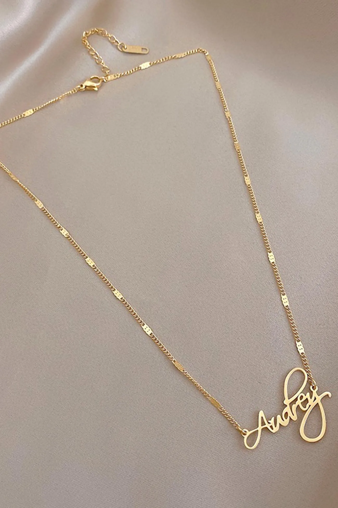 TastyHottie - Minimalist Letter Necklace