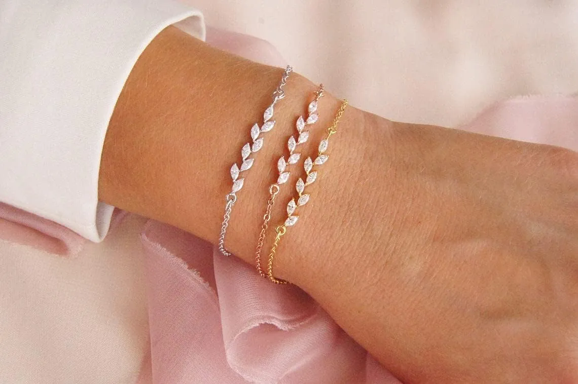 VIROMY Cubic Zirconia Classic Tennis Bracelet 18K Gold Plated Adjustable Pull Chain Tennis Bracelet Minimalist CZ Simulated Diamond Bracelets Everyday Jewelry Gifts for Women