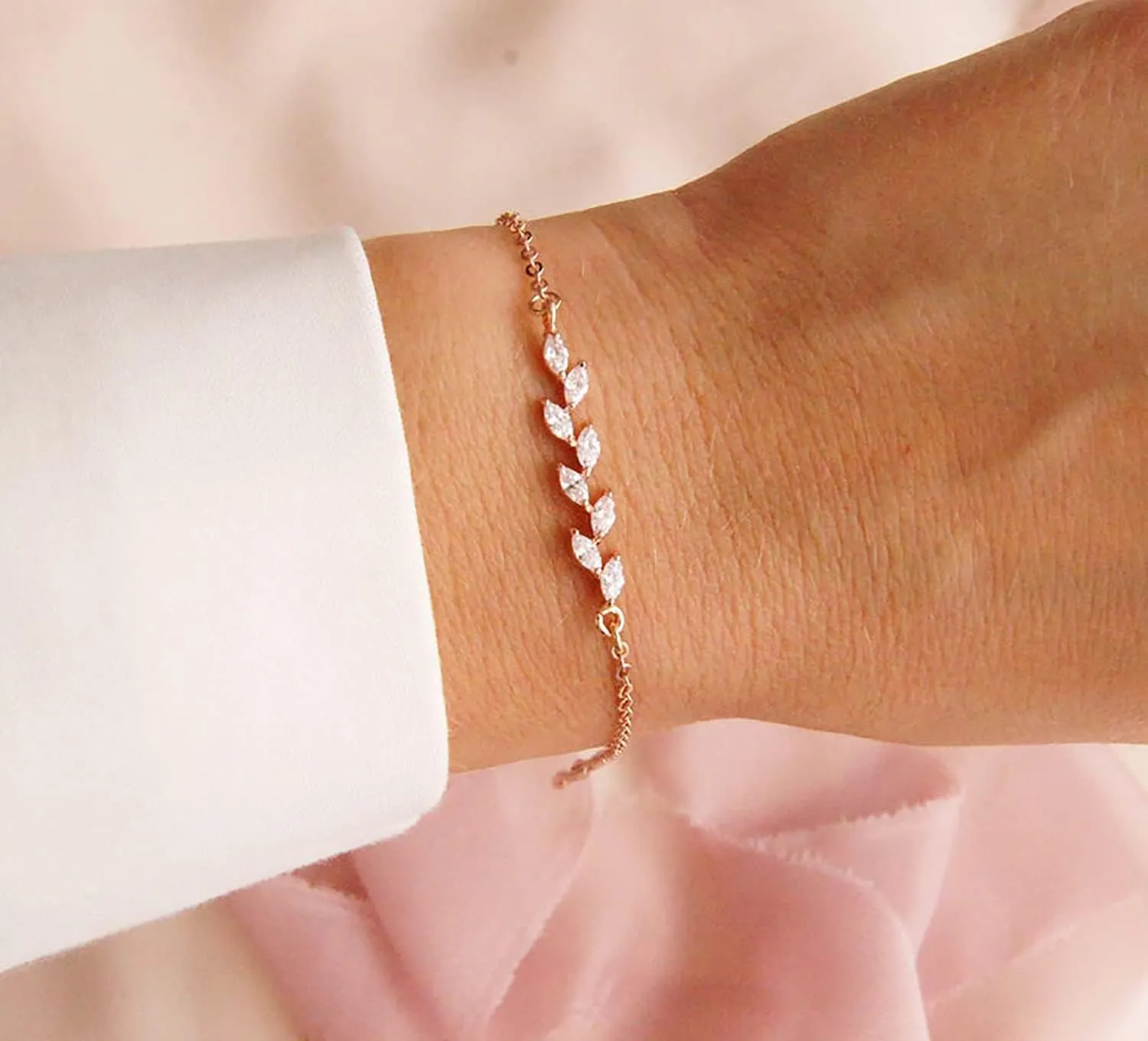 VIROMY Cubic Zirconia Classic Tennis Bracelet 18K Gold Plated Adjustable Pull Chain Tennis Bracelet Minimalist CZ Simulated Diamond Bracelets Everyday Jewelry Gifts for Women