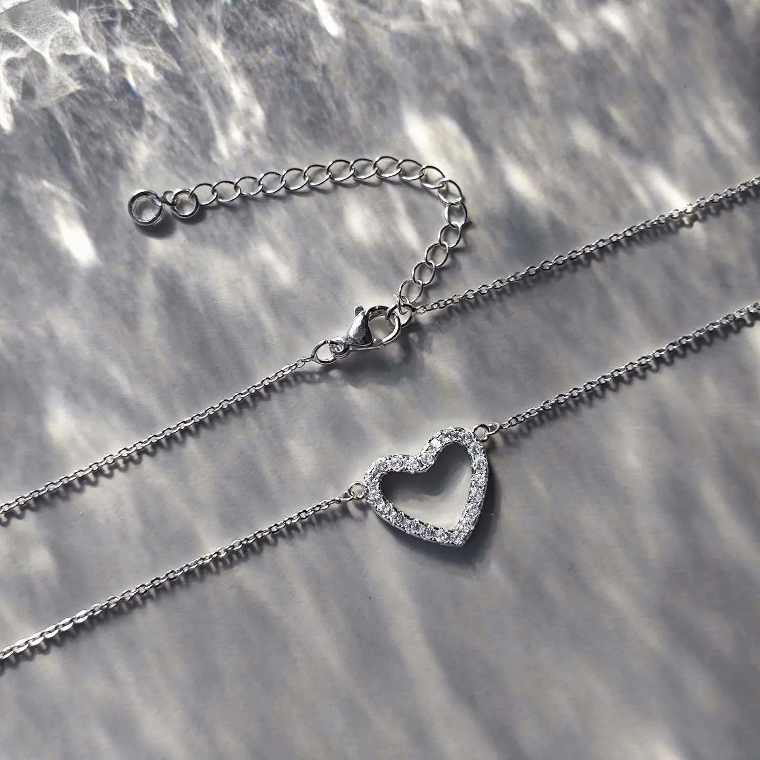 Zeffy Cute Heart Necklace 18k Gold/Silver Plated Tiny Heart Pendant Choker Necklaces Gold Love Heart Chain Necklace for Women Dainty Gold Jewelry Valentines Day Gifts for Women Girls Teen Girls